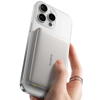 Ultra slim silver powerbank Qi2