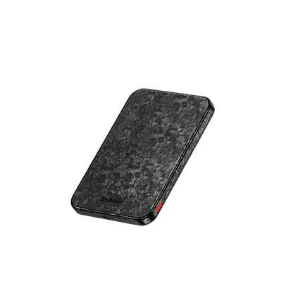 SHARGE CarbonMag Ultra Slim Powerbank 5000 mAh in carbon fiber design, MagSafe compatible and lightweight.